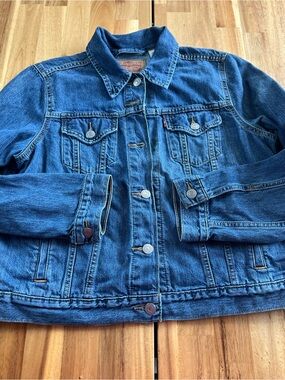 Levi’s Classic Denim Trucker Jacket Dark Wash Women’s XL